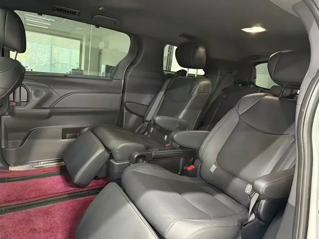 Toyota Sienna 2025 из CN, фото 3