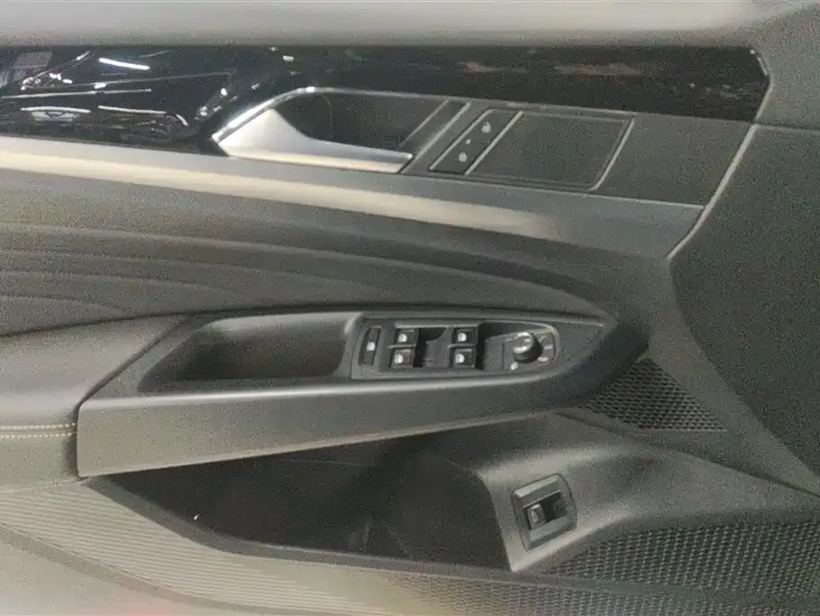 Volkswagen Passat 2023 из CN, фото 10