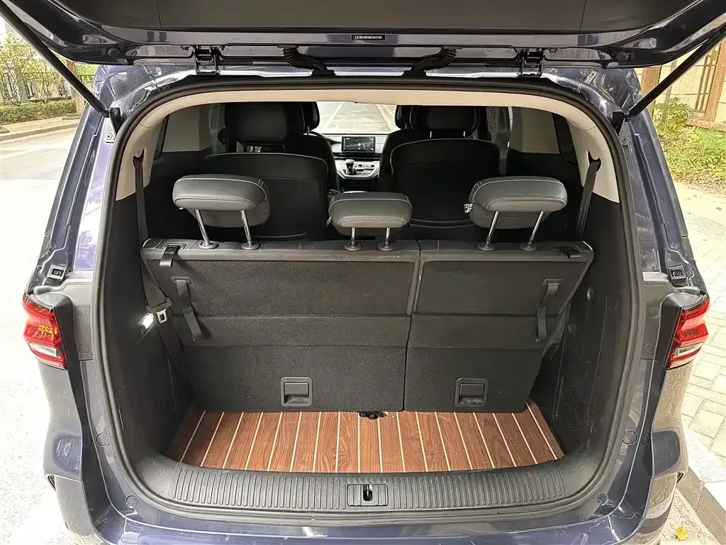 Roewe iMAX8 2022 из CN, фото 3