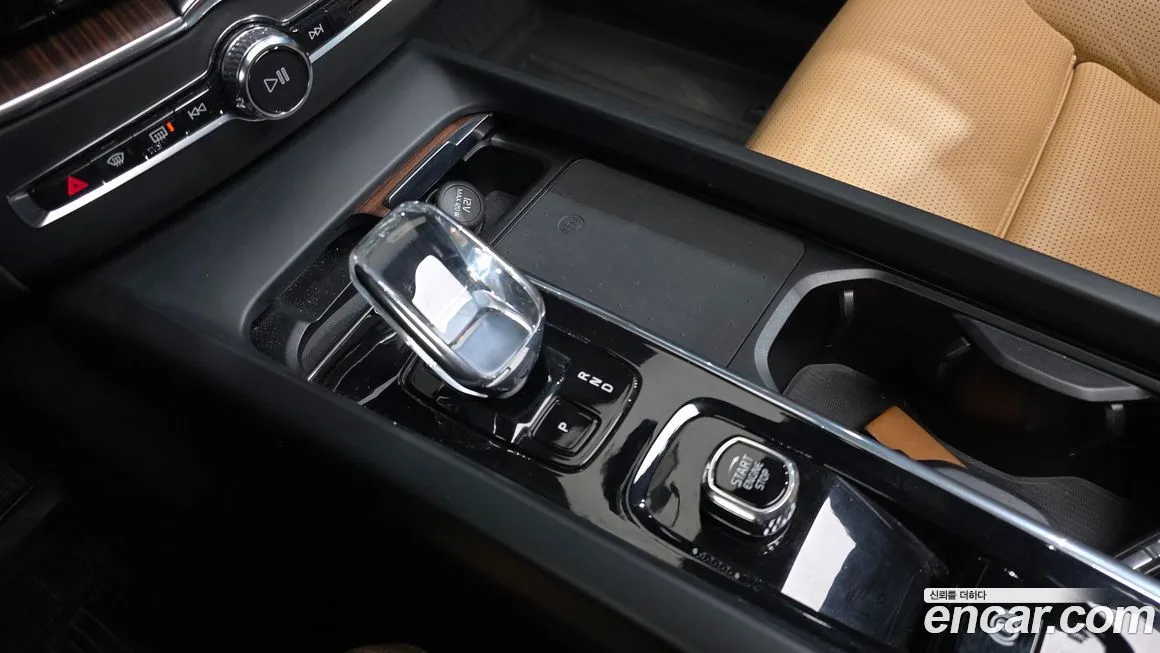 Volvo XC60 2023 из KR, фото 8