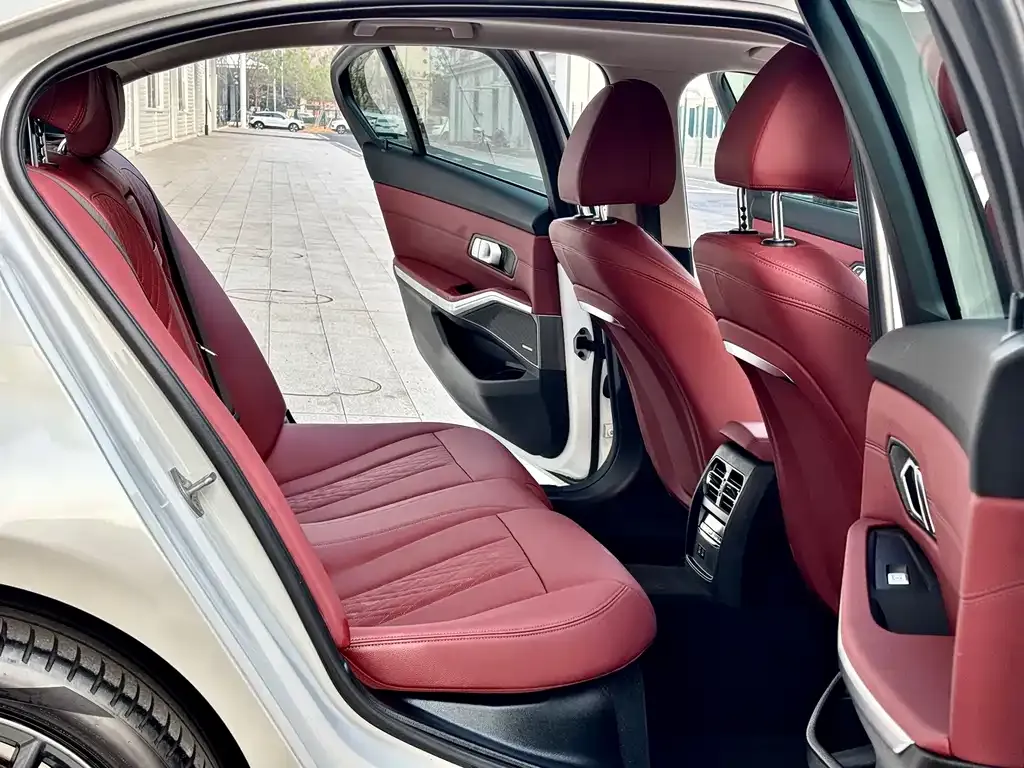 BMW 3 Series 2023 из CN, фото 6