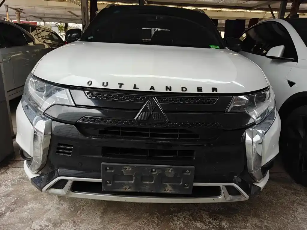 Mitsubishi Outlander 2022 из CN, фото 1