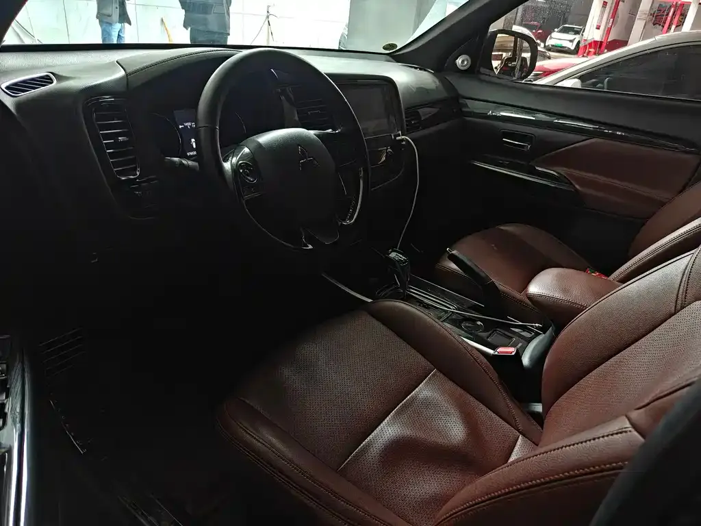 Mitsubishi Outlander 2022 из CN, фото 9