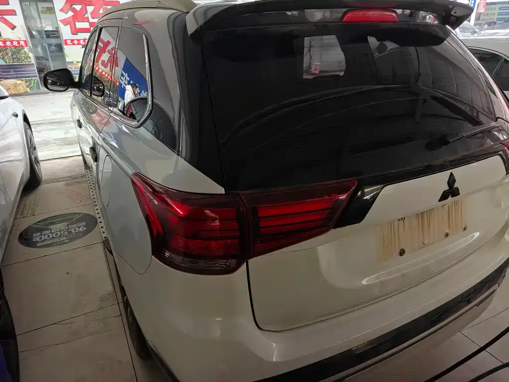 Mitsubishi Outlander 2022 из CN, фото 6