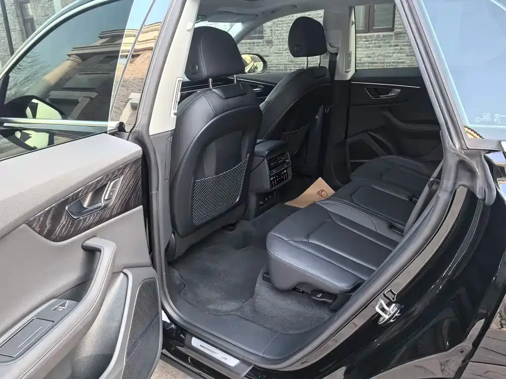 Audi Q8 2025 из CN, фото 6