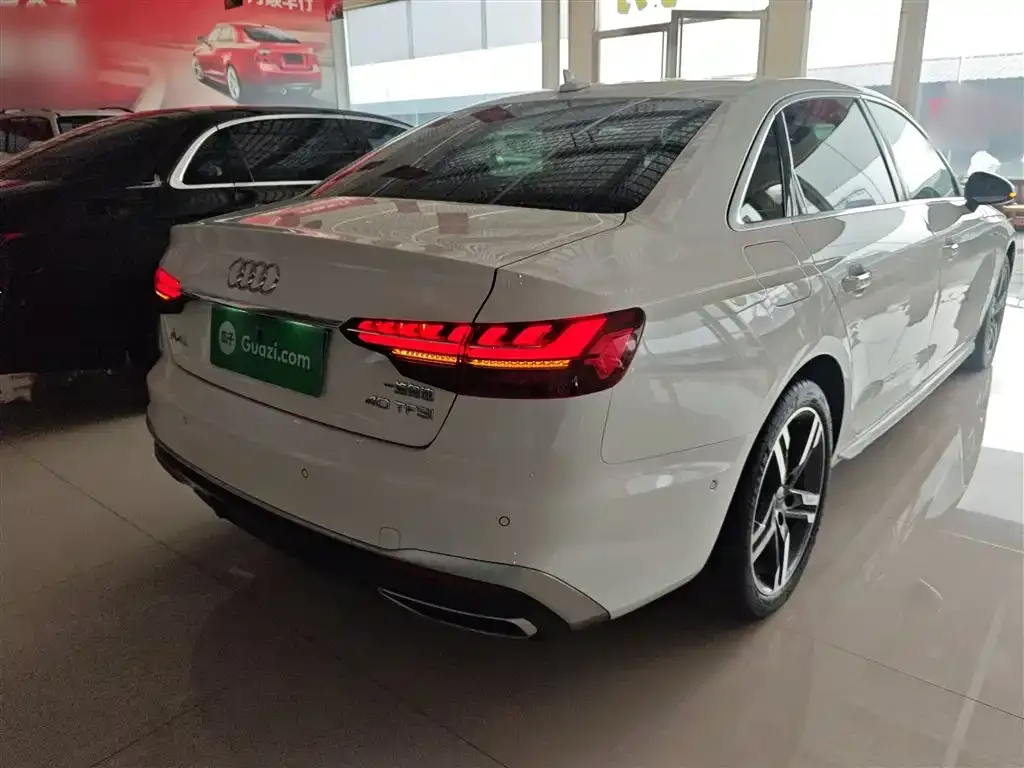Audi A4L 2022 из CN, фото 4