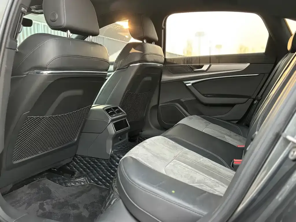 Audi A6L 2022 из CN, фото 5