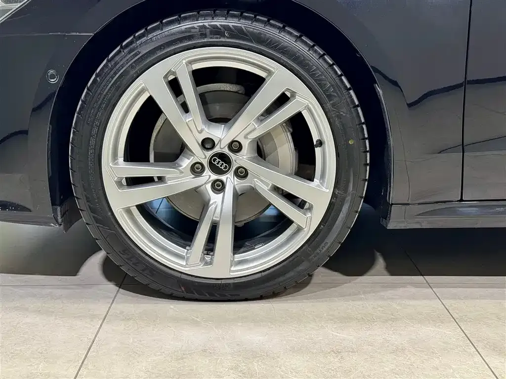 Audi A7L 2024 из CN, фото 3