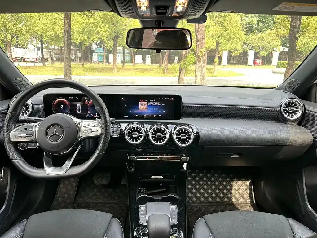 Mercedes-Benz A-Class 2023 из CN, фото 2