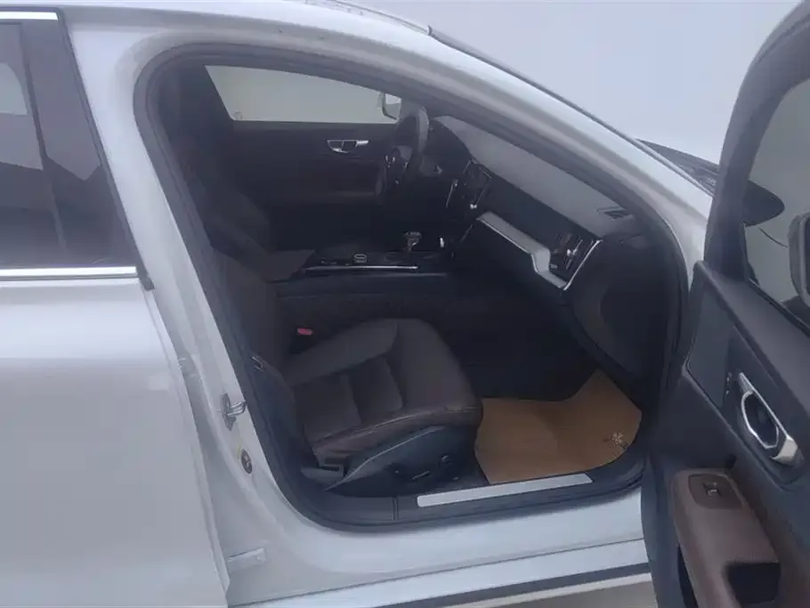 Volvo S60 2021 из CN, фото 5