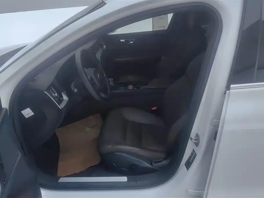 Volvo S60 2021 из CN, фото 8