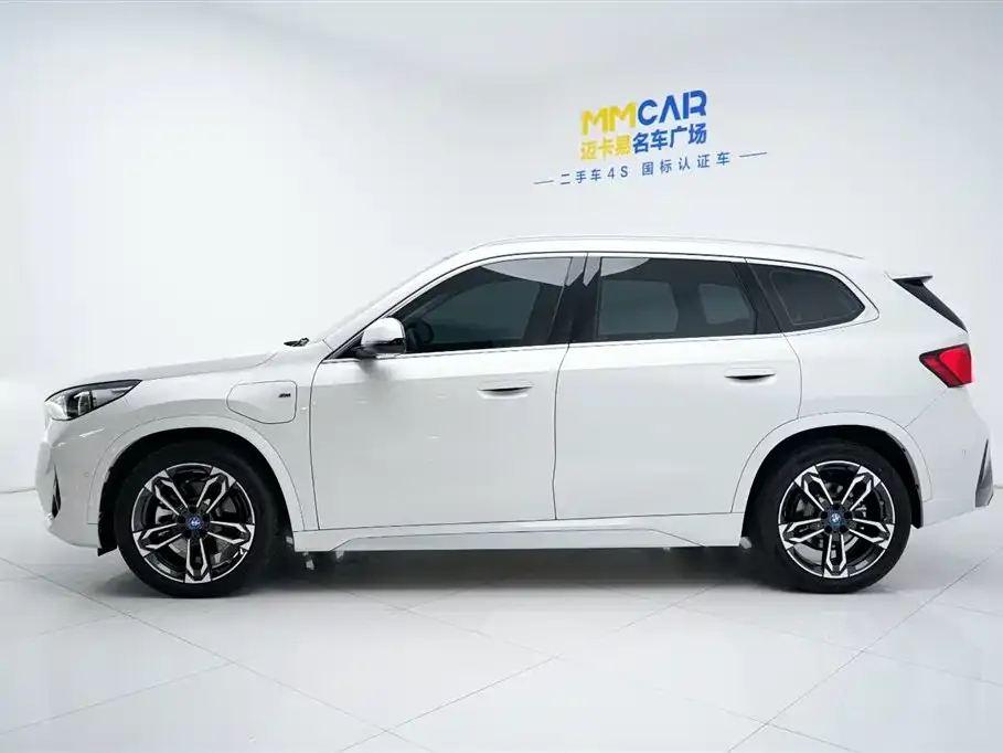 BMW iX1 2024 из CN, фото 8