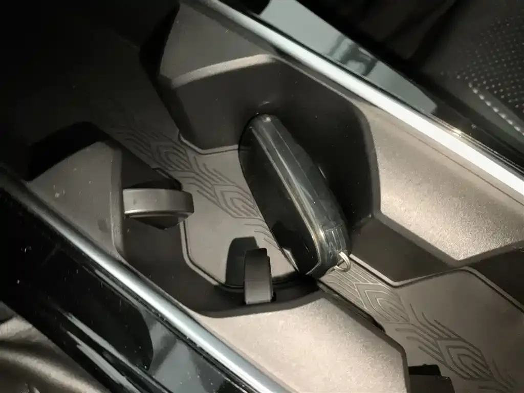 Toyota Camry 2024 из CN, фото 3