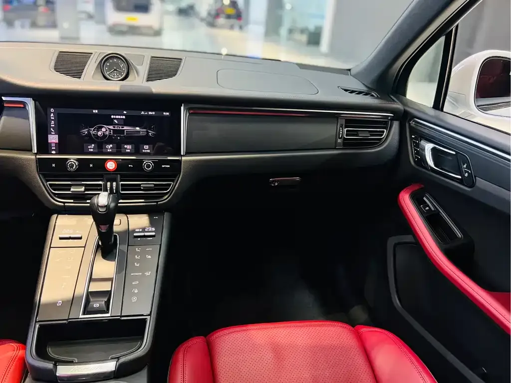 Porsche Macan 2024 из CN, фото 2