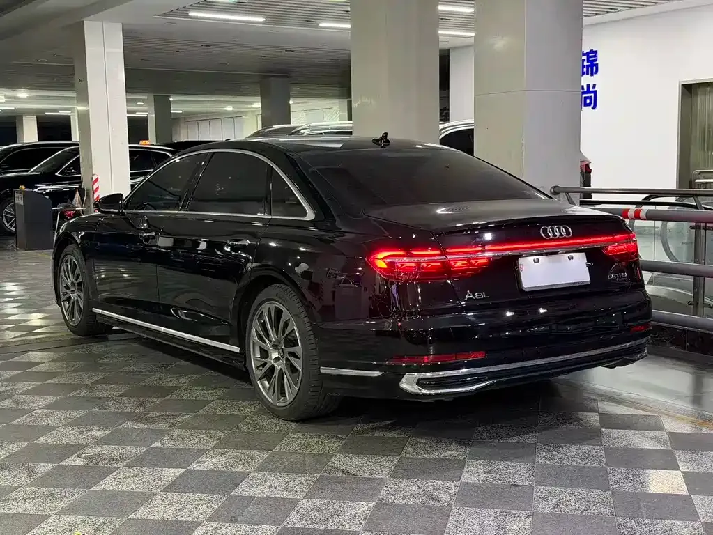 Audi A8 2022 из CN, фото 5