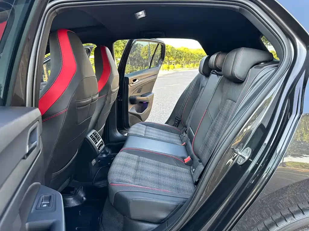 Volkswagen Golf GTI 2022 из CN, фото 2