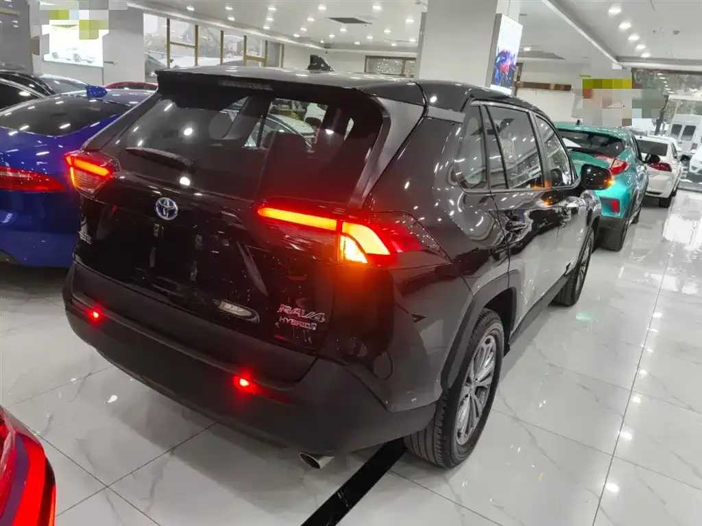 Toyota RAV4 2023 из CN, фото 2