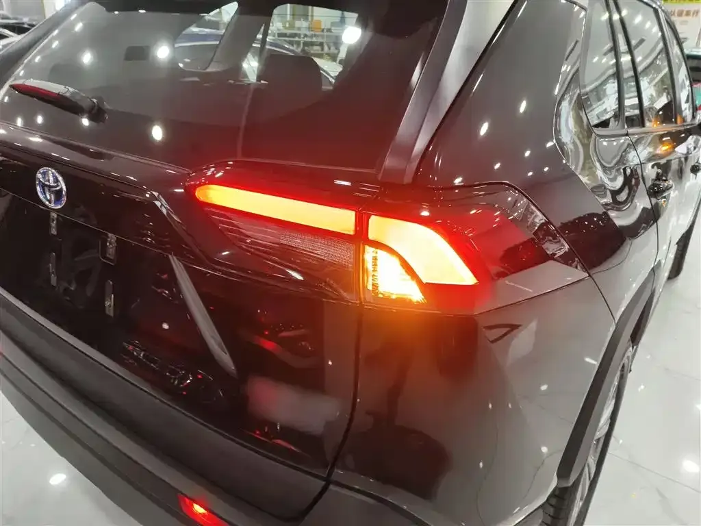 Toyota RAV4 2023 из CN, фото 4