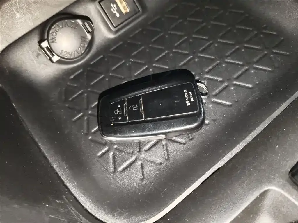 Toyota RAV4 2023 из CN, фото 9