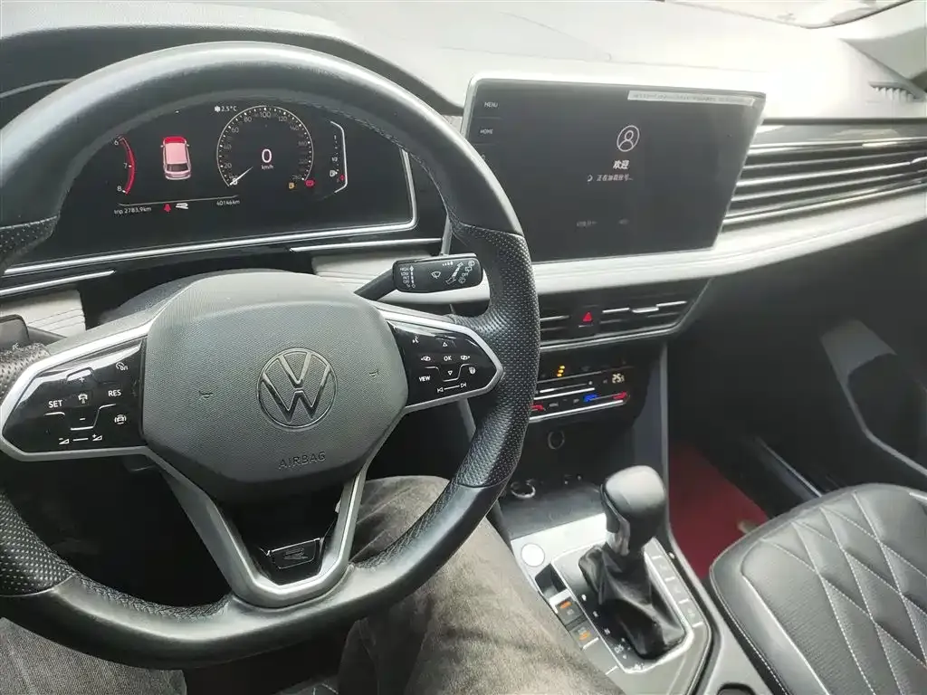 Volkswagen Tiguan L — фото 4