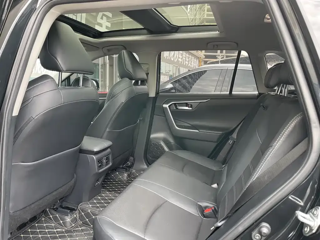 Toyota Wildlander 2023 из CN, фото 4