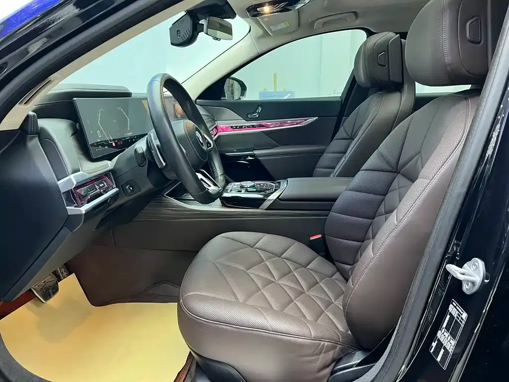 BMW 7 Series 2023 из CN, фото 8