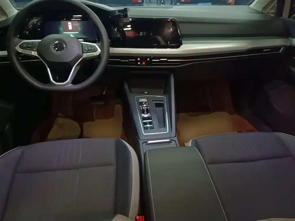 Volkswagen Golf 2022 из CN, фото 2