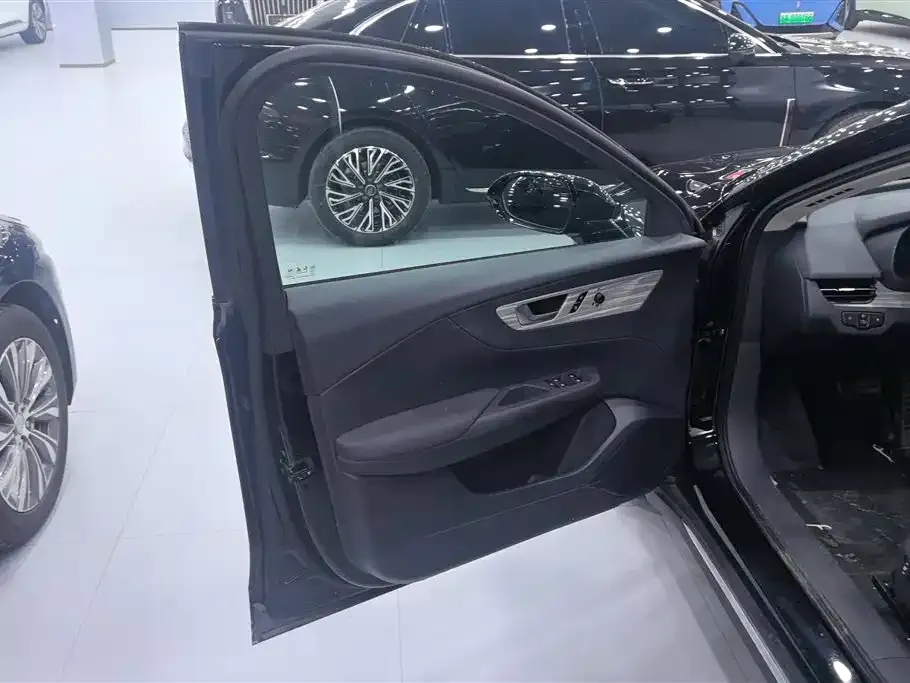 Hongqi E-QM5 2024 из CN, фото 8