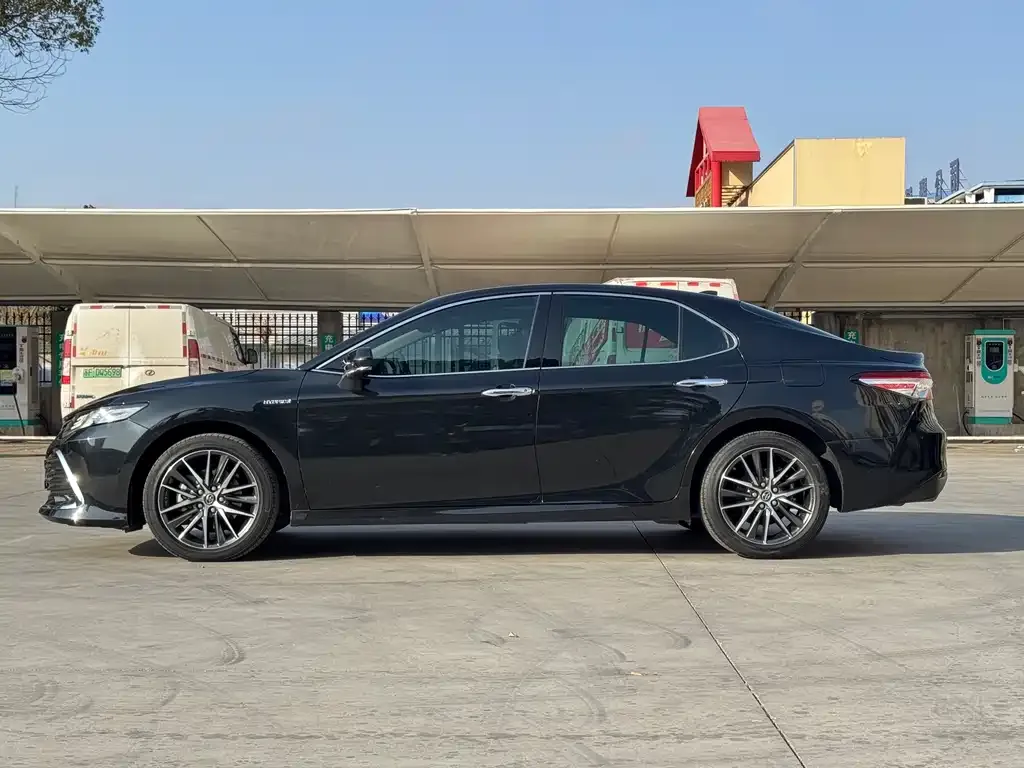 Toyota Camry 2023 из CN, фото 2