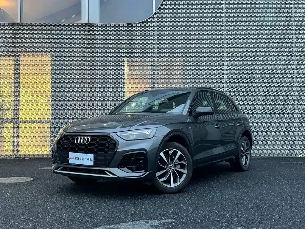 Audi Q5L — фото 1
