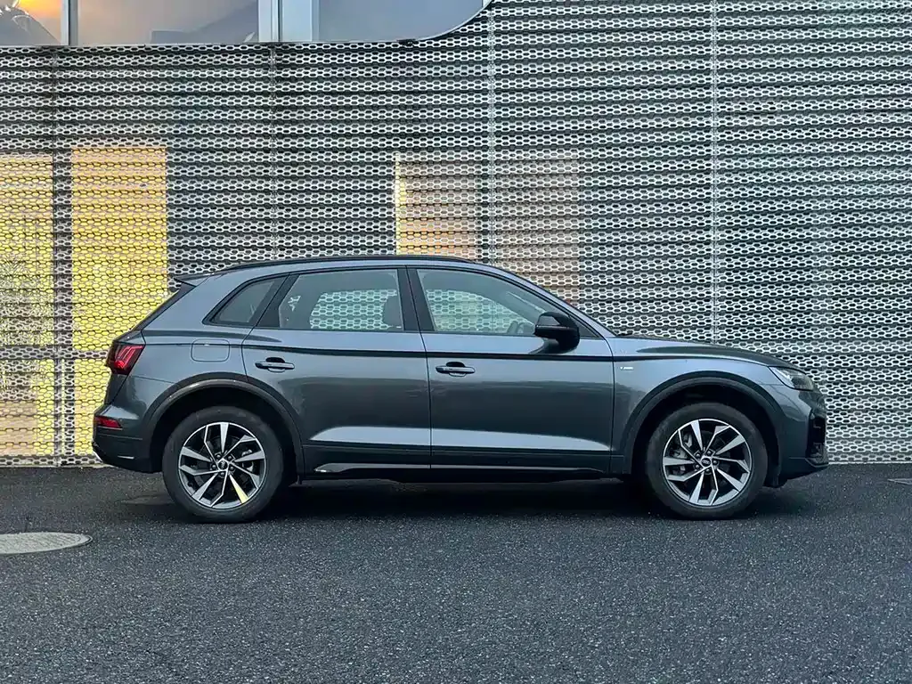 Audi Q5L — фото 7