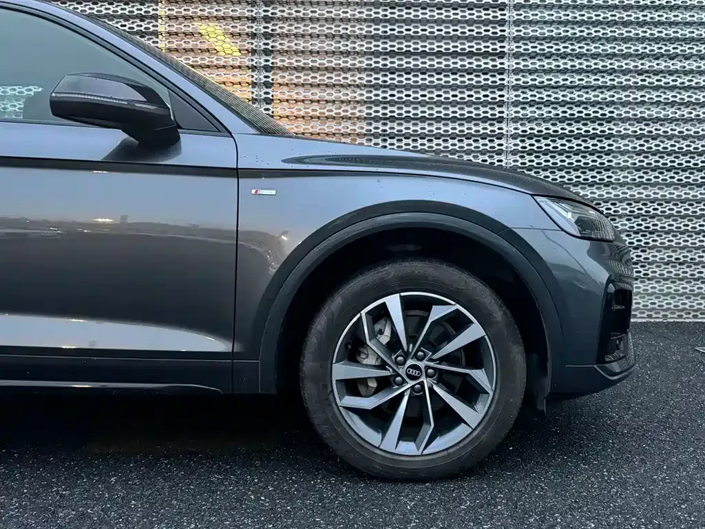 Audi Q5L — фото 8