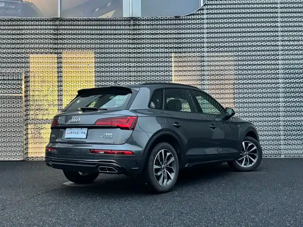 Audi Q5L — фото 9
