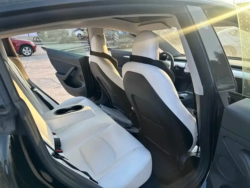 Tesla Model 3 — фото 7