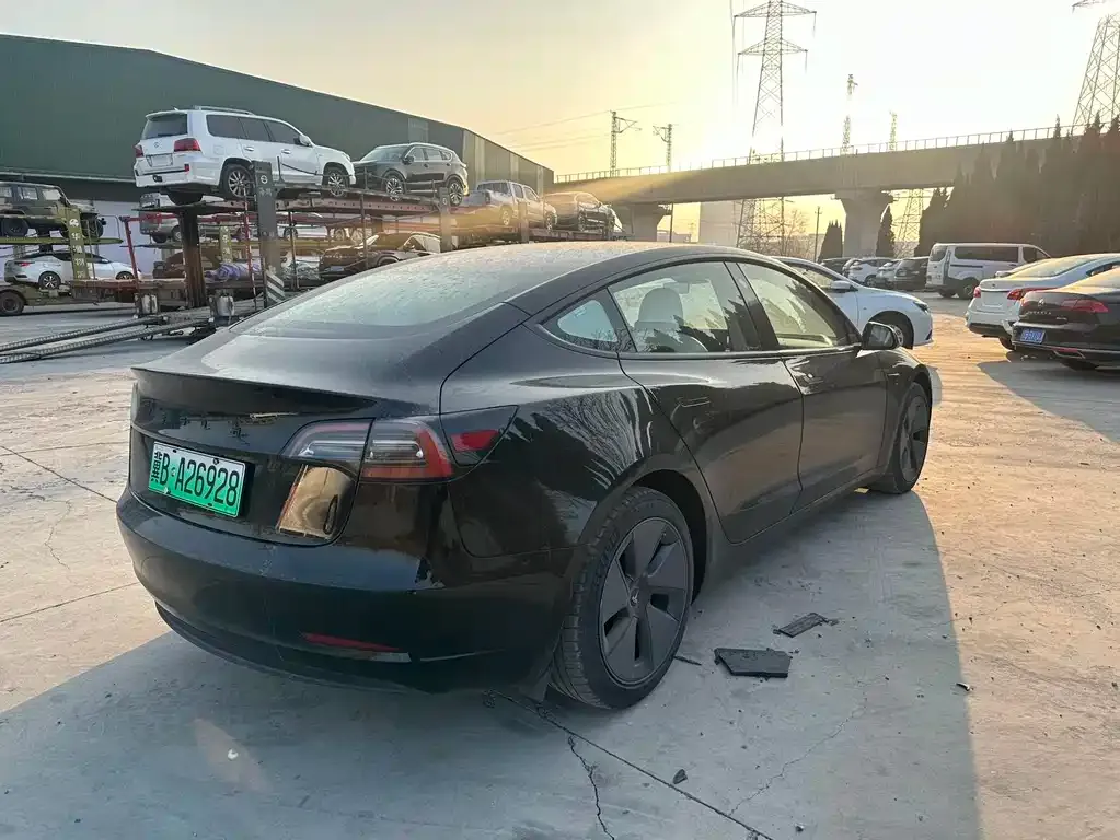 Tesla Model 3 — фото 3