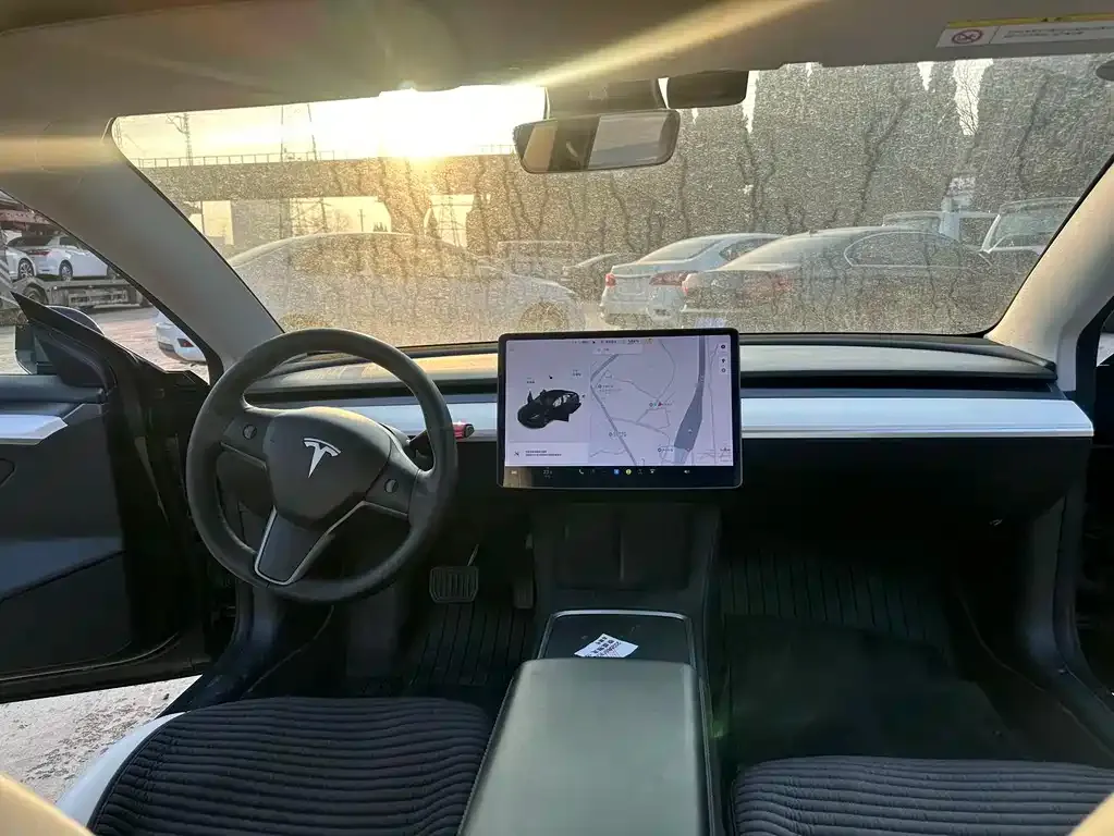 Tesla Model 3 — фото 6