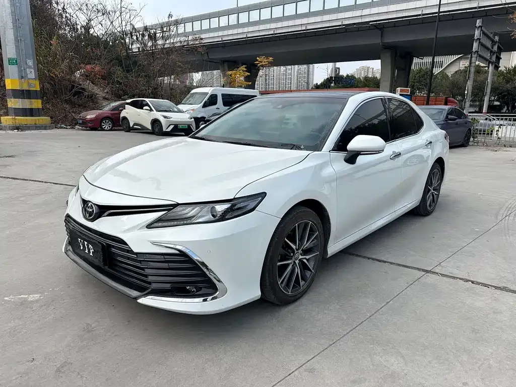 Toyota Camry 2023 из CN, фото 1