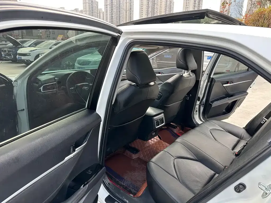 Toyota Camry 2023 из CN, фото 2