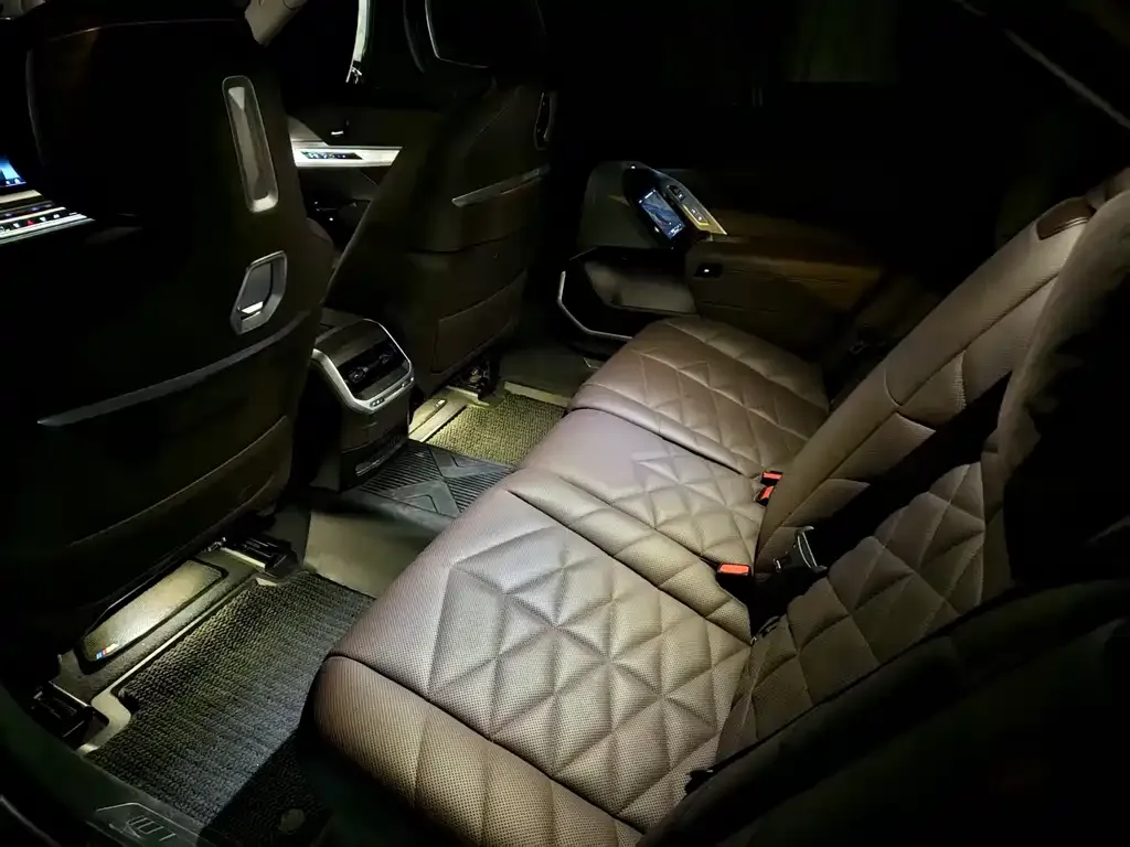 BMW 7 Series 2024 из CN, фото 8