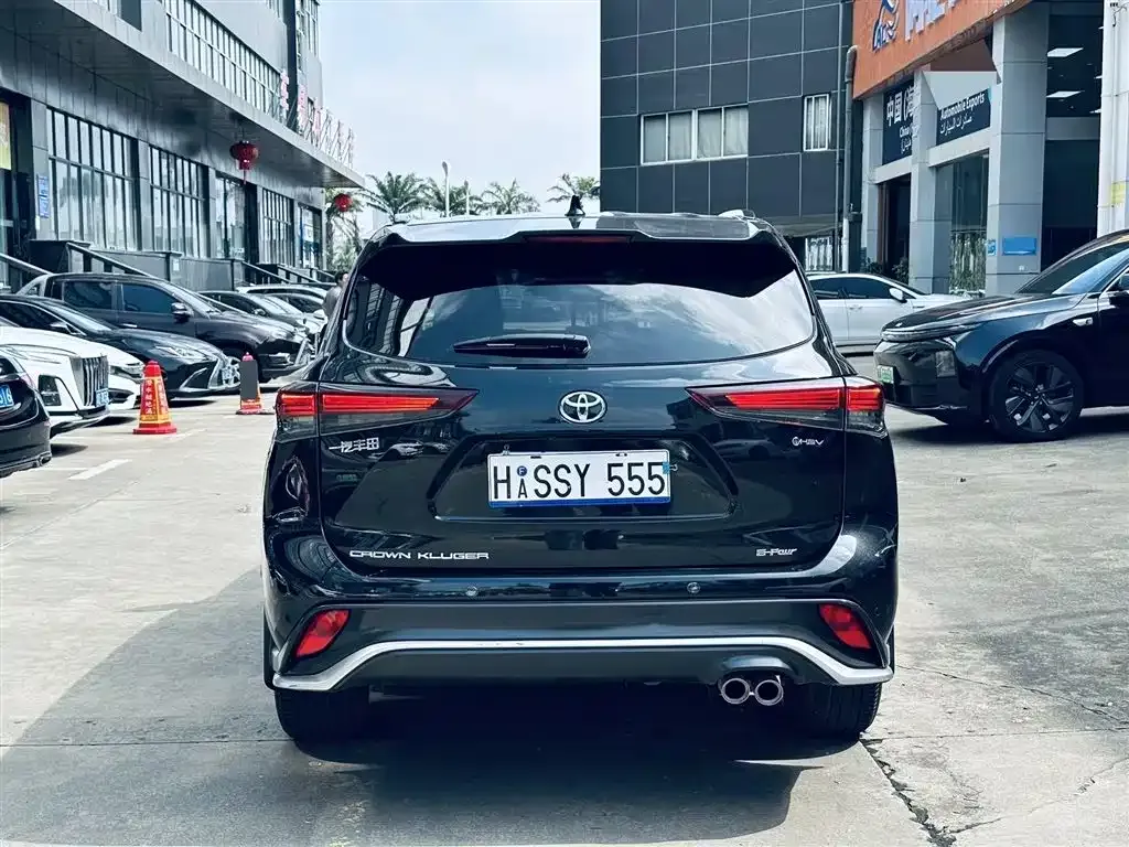 Toyota Crown Kluger 2024 из CN, фото 6
