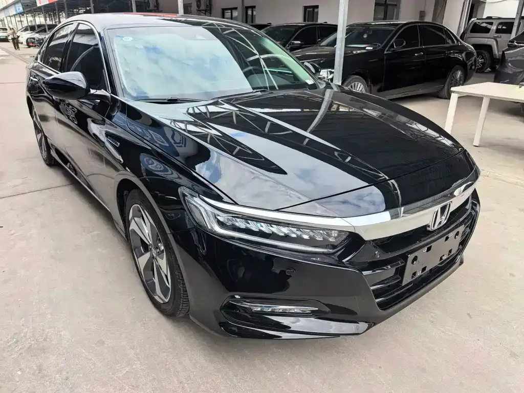 Honda Accord — фото 1