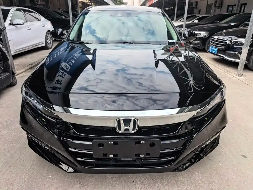 Honda Accord — фото 10