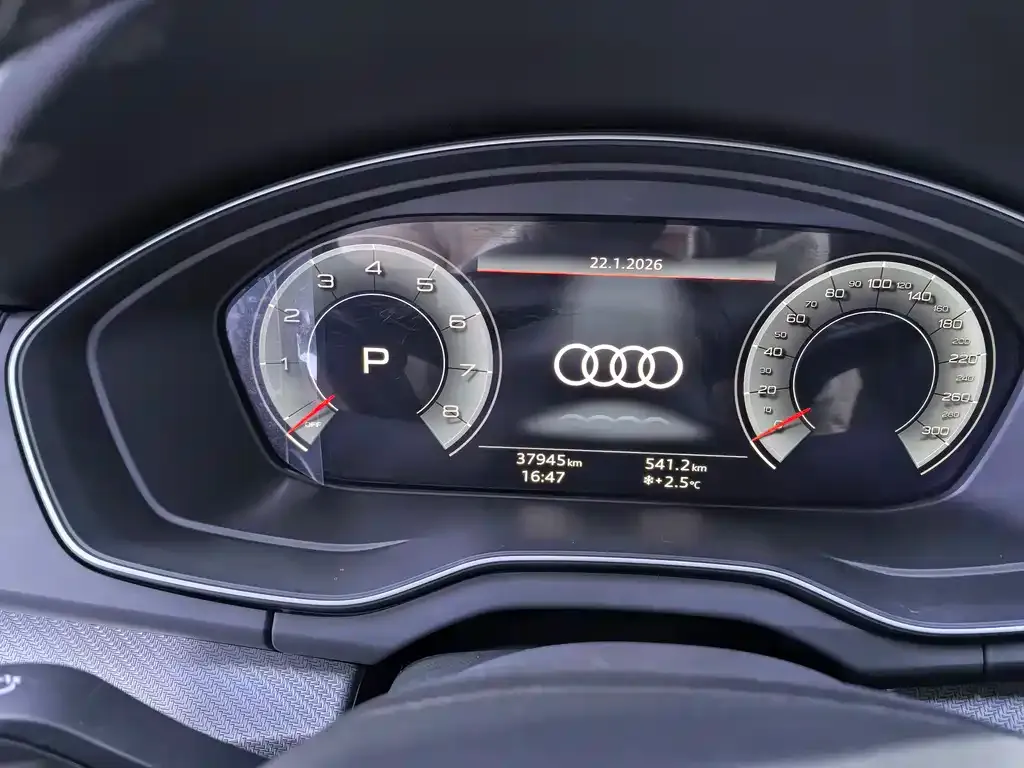 Audi Q5L 2022 из CN, фото 2