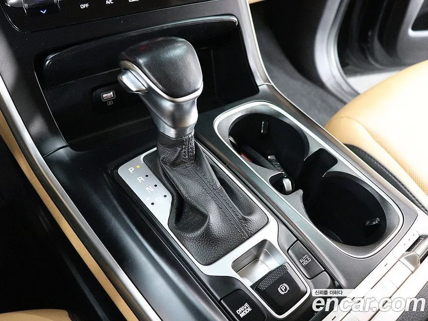 Kia Carnival — фото 10