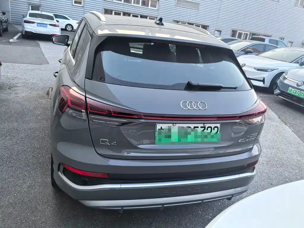 Audi Q4 e-tron — фото 4