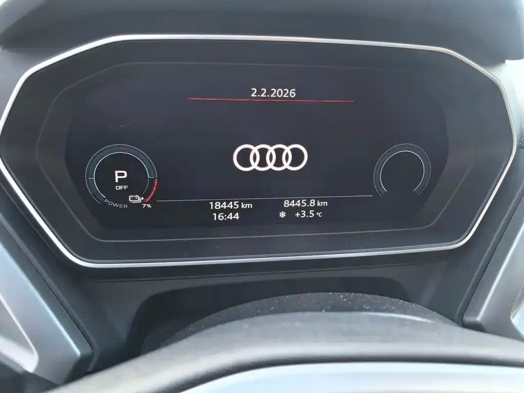 Audi Q4 e-tron — фото 2