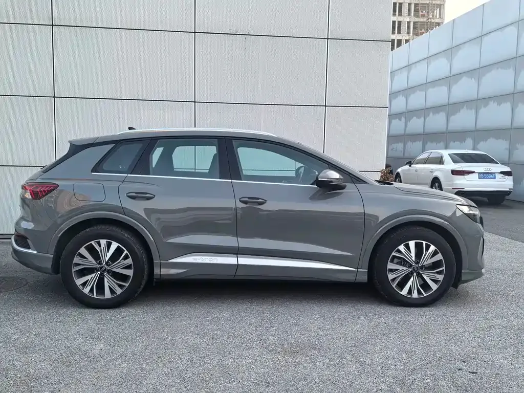 Audi Q4 e-tron — фото 10