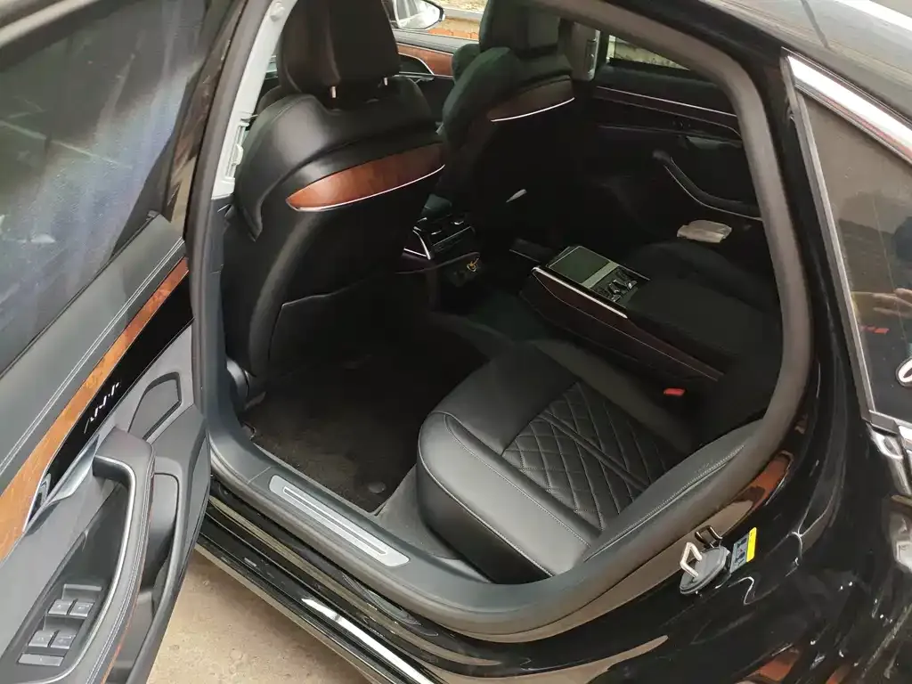 Audi A8 2022 из CN, фото 4