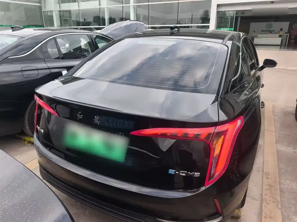 Hongqi E-QM5 2024 из CN, фото 6