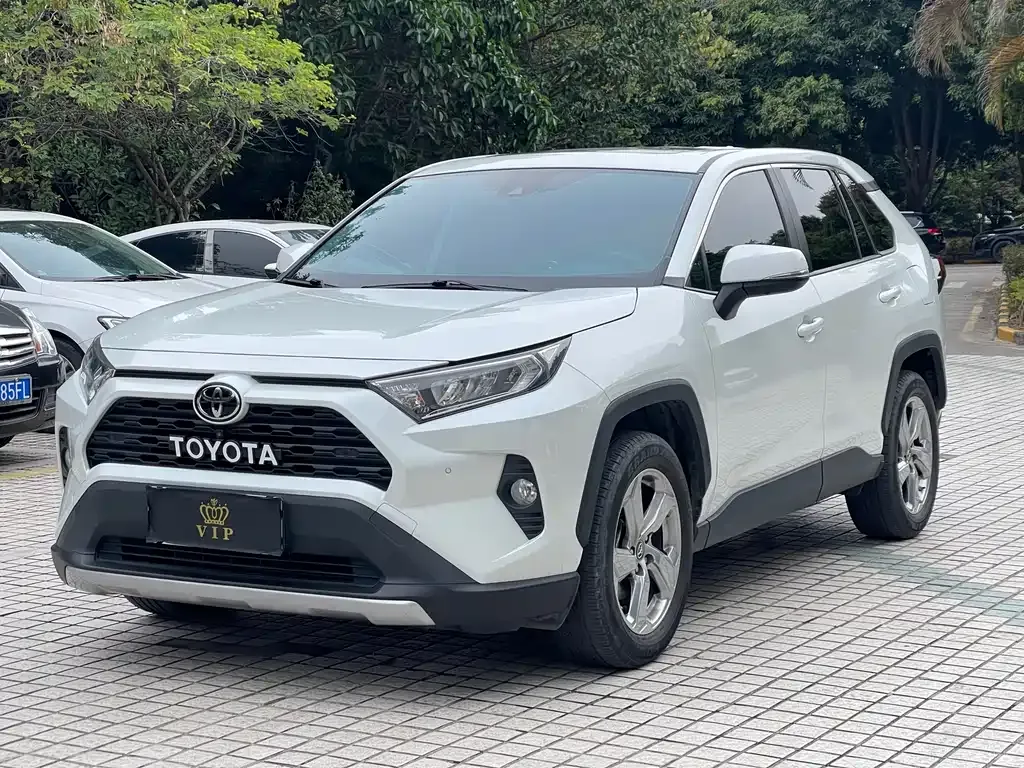 Toyota RAV4 2023 из CN, фото 1